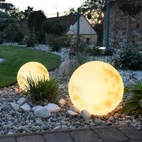 LED garden light and outdoor garden lighting setup