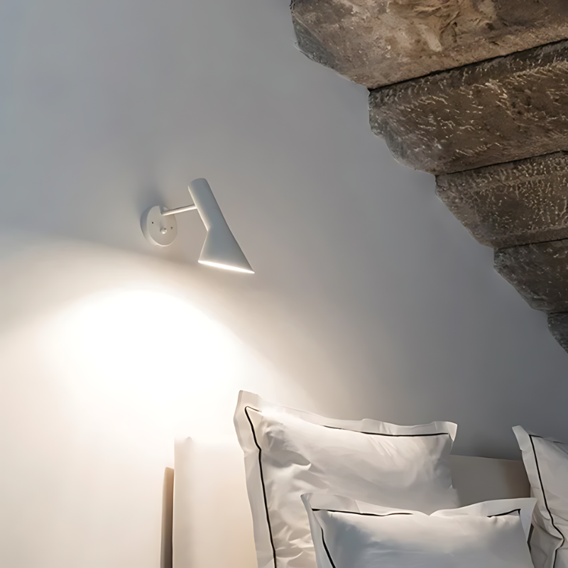 Cauzac™ Timeless Vintage Wall Light for Classic Elegance