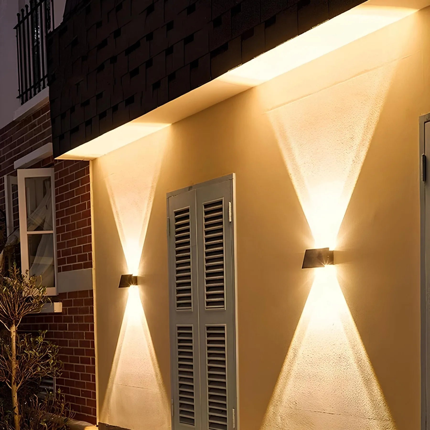 Weatherproof solar wall lights for outdoor use