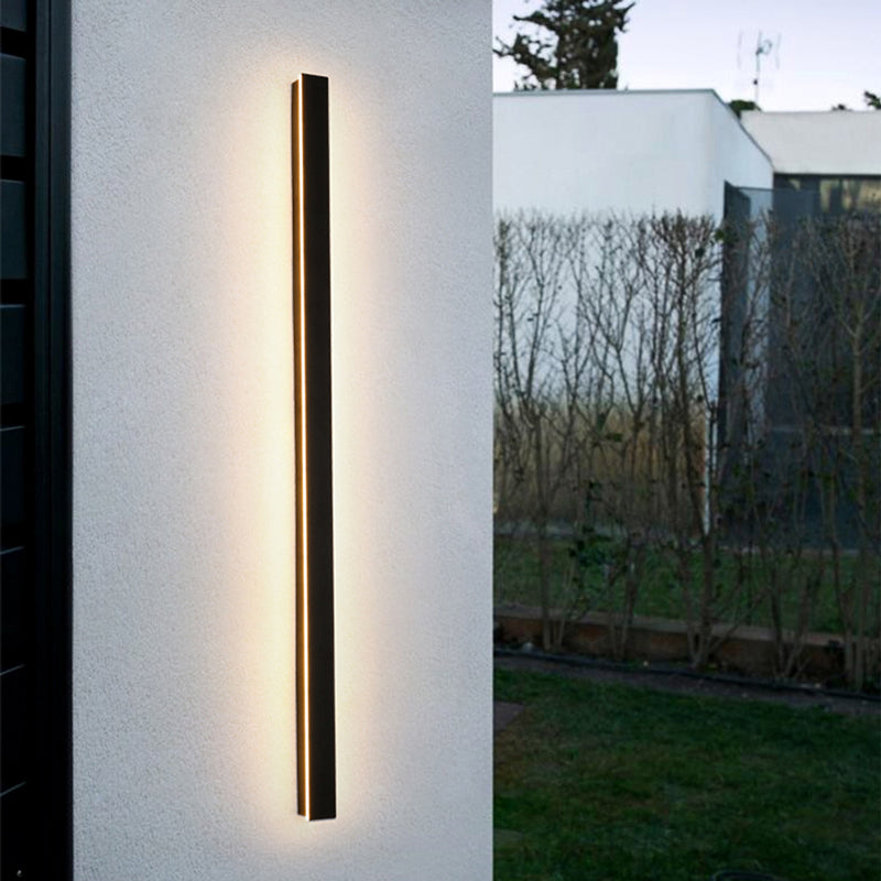 Cauzac™ Elegant Outdoor LED Wall Light