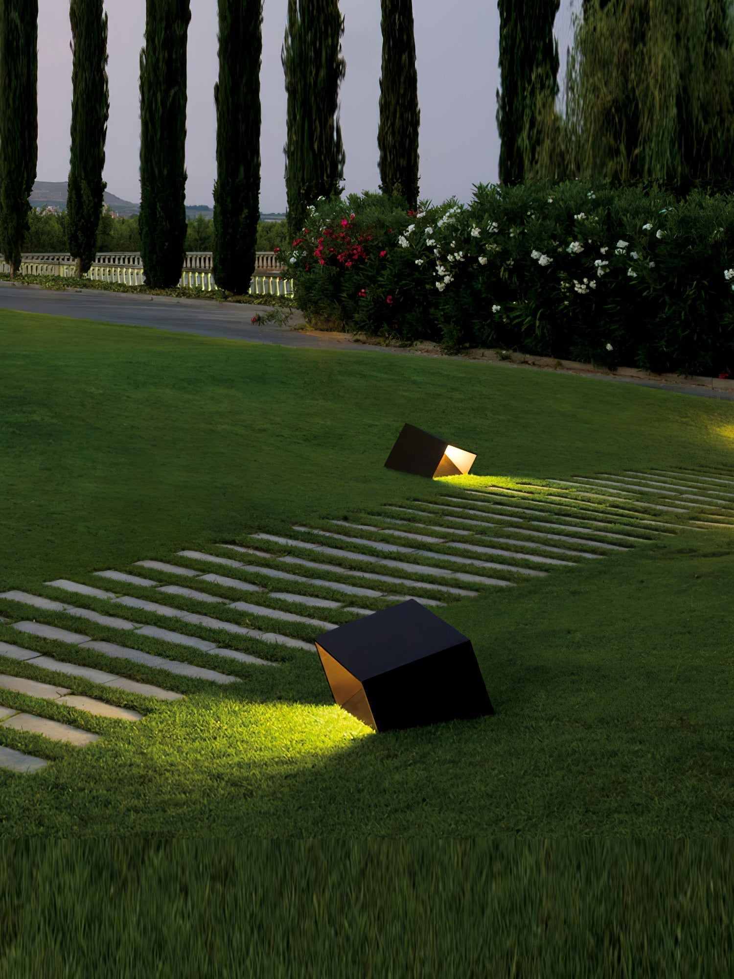 Cauzac™ Compact Solar Garden Light for Outdoor Ambiance