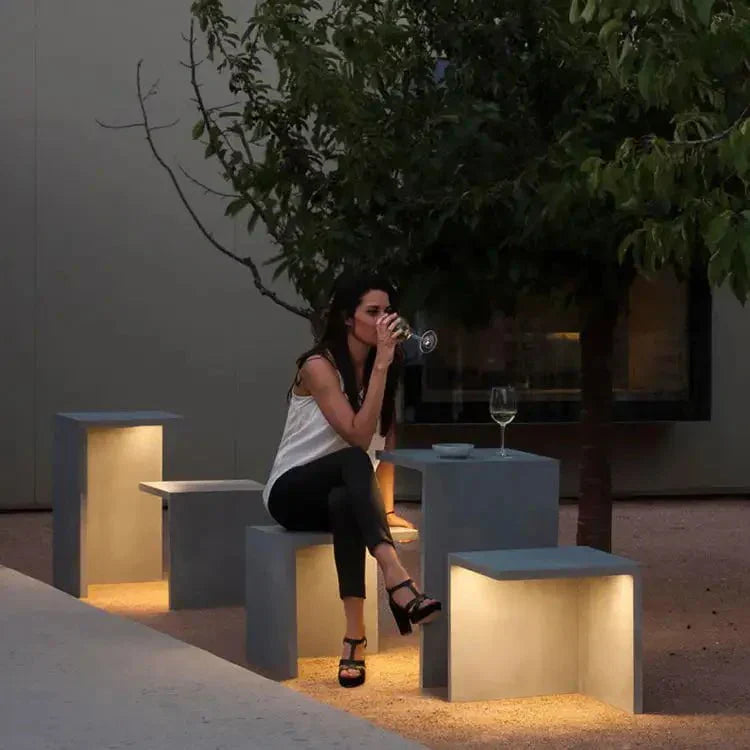Cauzac™ Modern Solar-Powered Outdoor Lamp for Elegant Spaces