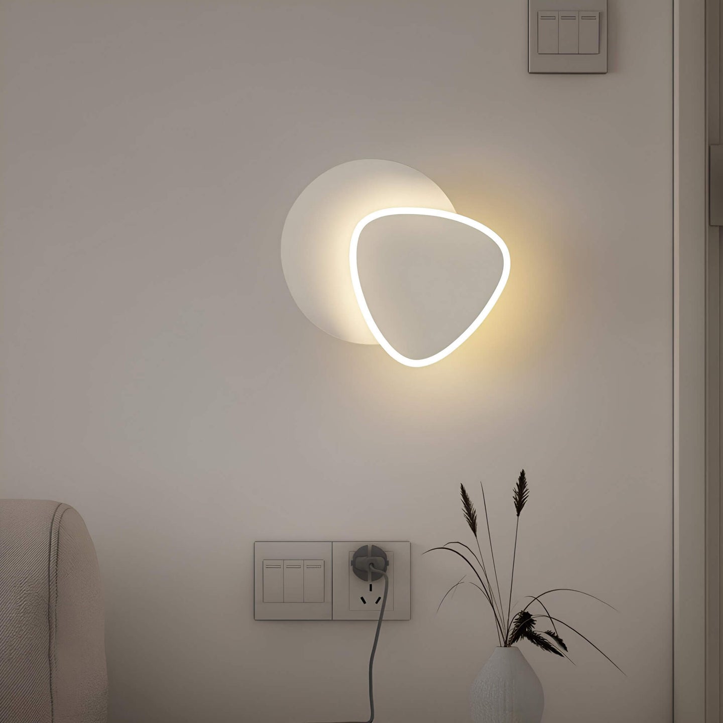 Cauzac™ Contemporary LED Wall Lamp for Efficient Illumination